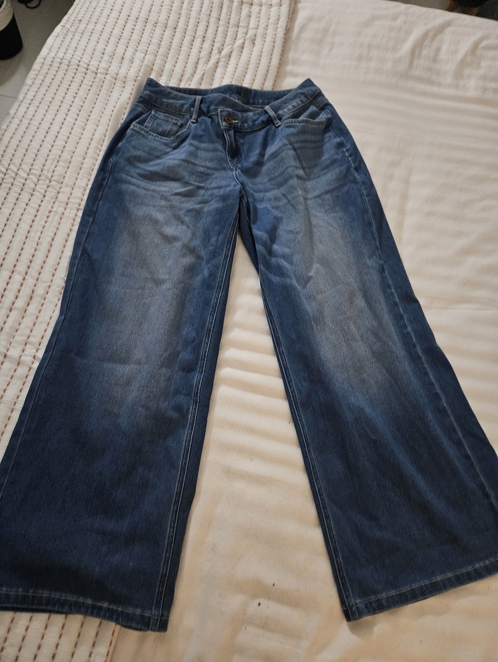 NWT Wide-Leg Halara Jeans - Picture 2 of 9
